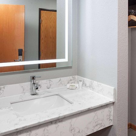 Super 8 By Wyndham Mchenry Fox Lake Area Εξωτερικό φωτογραφία
