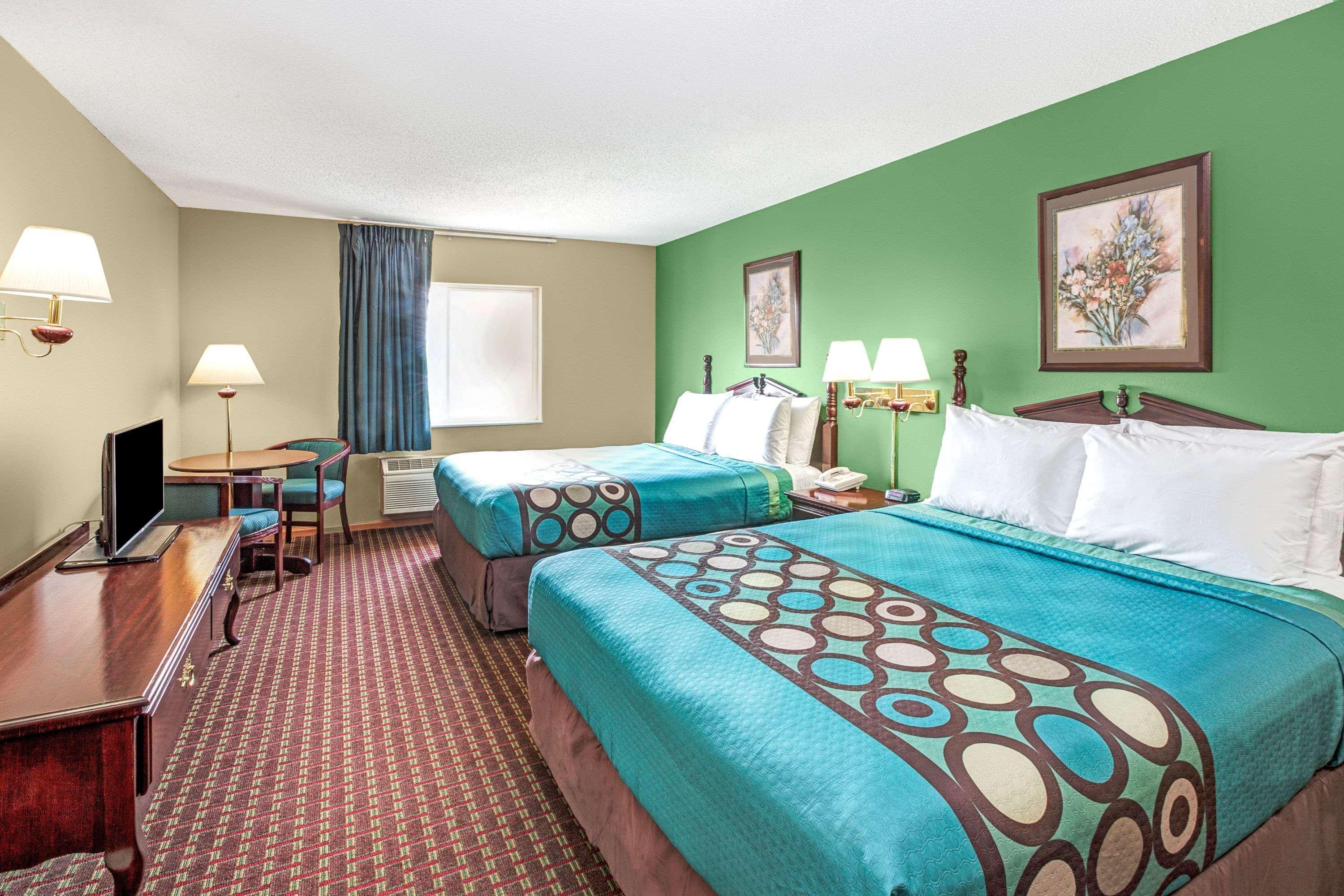 Super 8 By Wyndham Mchenry Fox Lake Area Εξωτερικό φωτογραφία