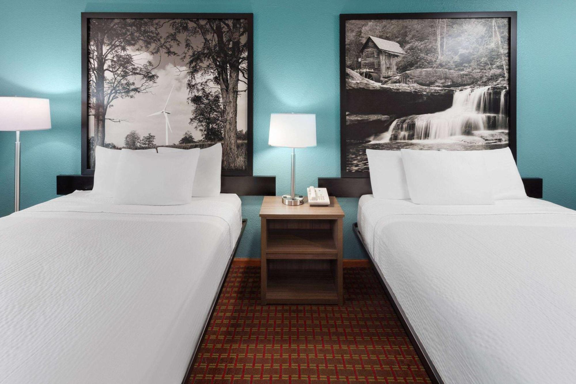 Super 8 By Wyndham Mchenry Fox Lake Area Εξωτερικό φωτογραφία