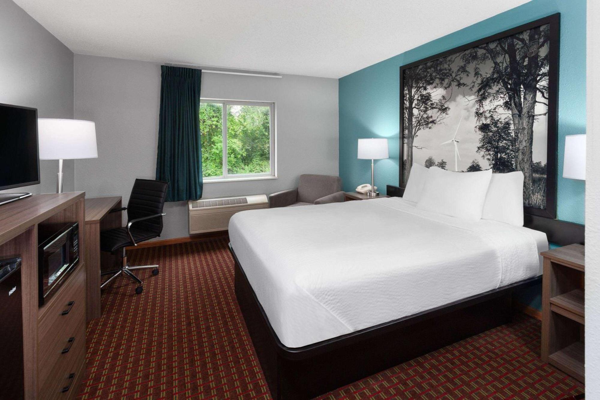 Super 8 By Wyndham Mchenry Fox Lake Area Εξωτερικό φωτογραφία