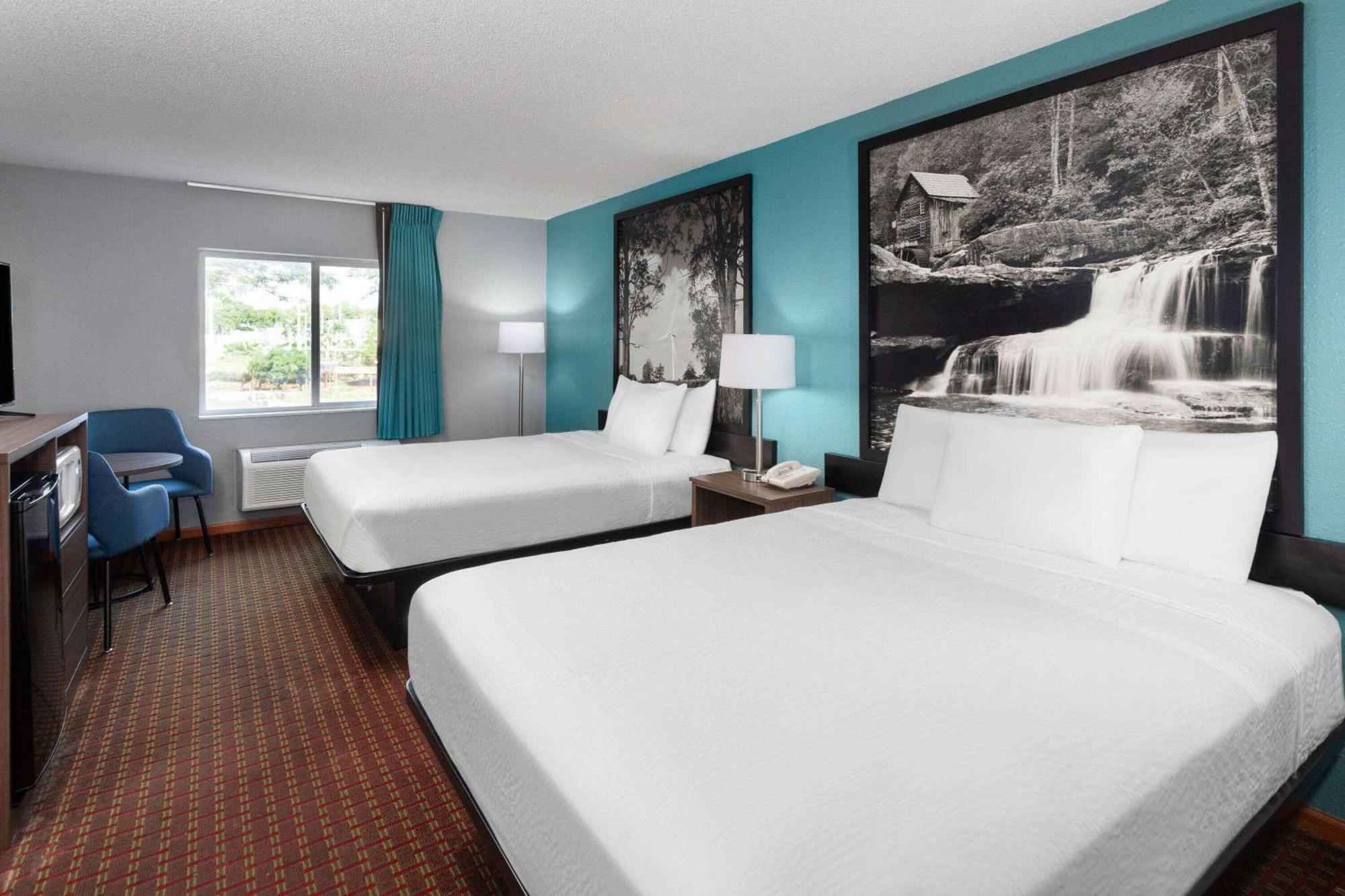 Super 8 By Wyndham Mchenry Fox Lake Area Εξωτερικό φωτογραφία