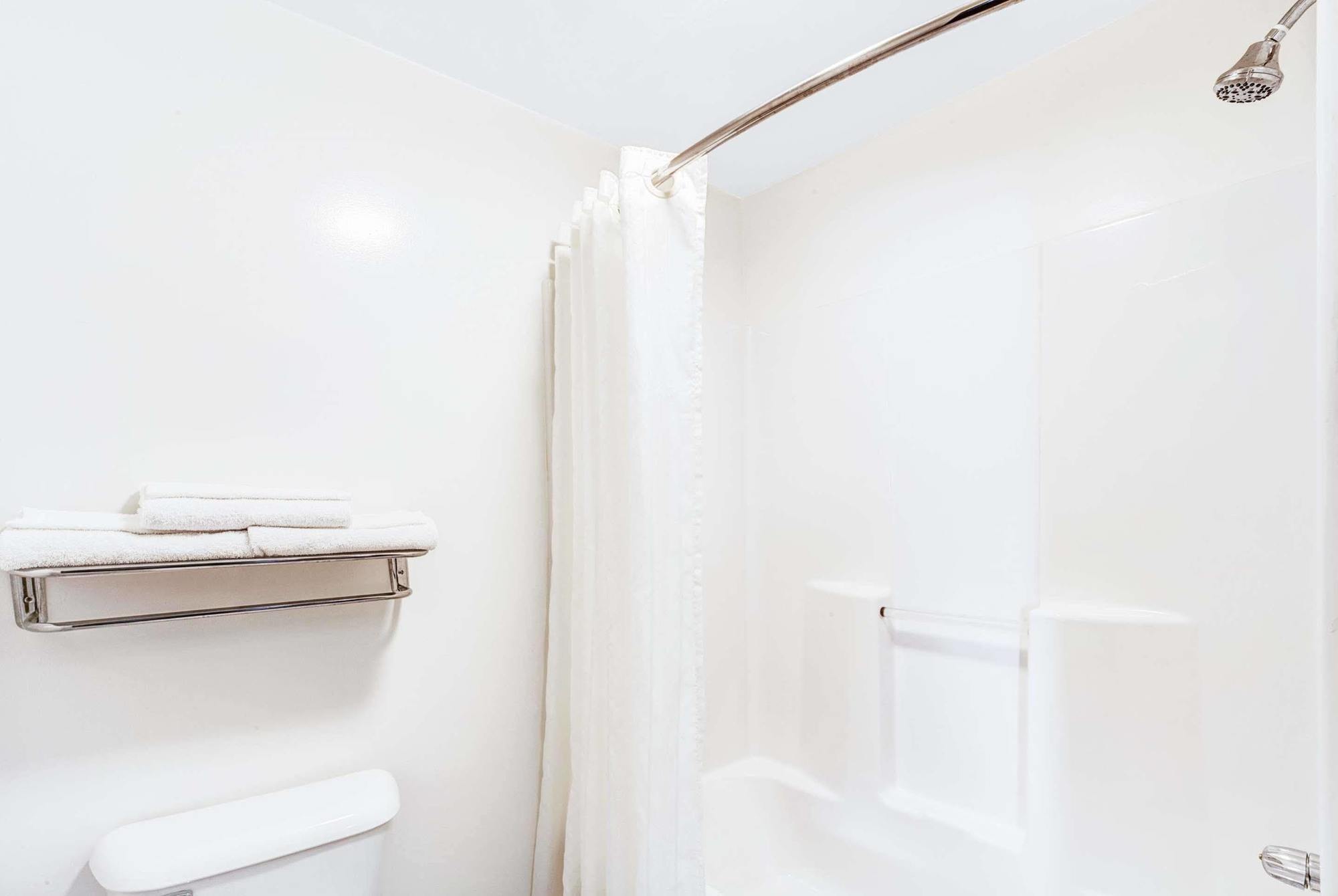 Super 8 By Wyndham Mchenry Fox Lake Area Εξωτερικό φωτογραφία